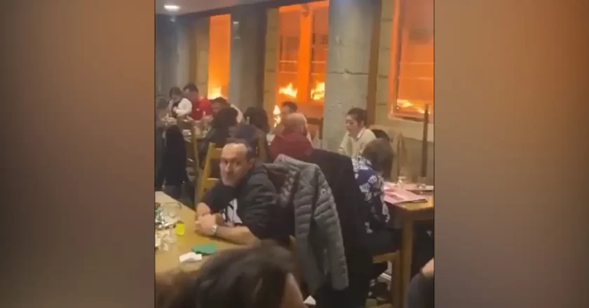 Video Shows Restaurant Full Of Diners Calmly Enjoying Meals During Paris Protest